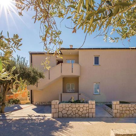 Gorgeous Apartment In Mandre With Kitchen Exterior photo