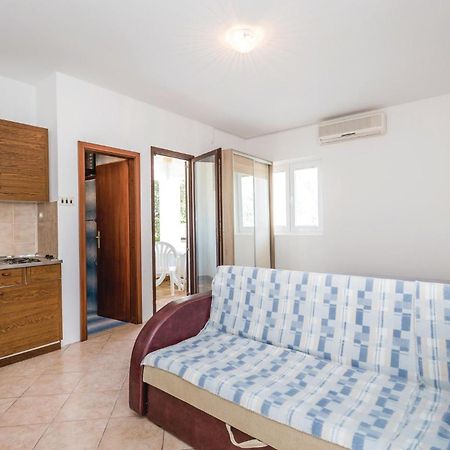 Gorgeous Apartment In Mandre With Kitchen Exterior photo