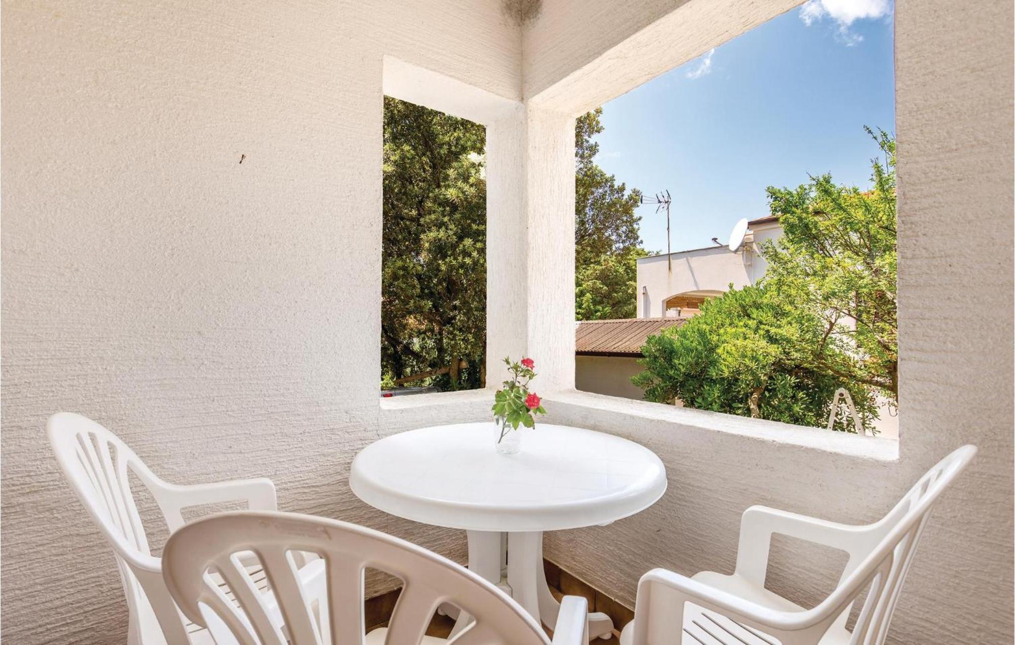 Gorgeous Apartment In Mandre With Kitchen Exterior photo