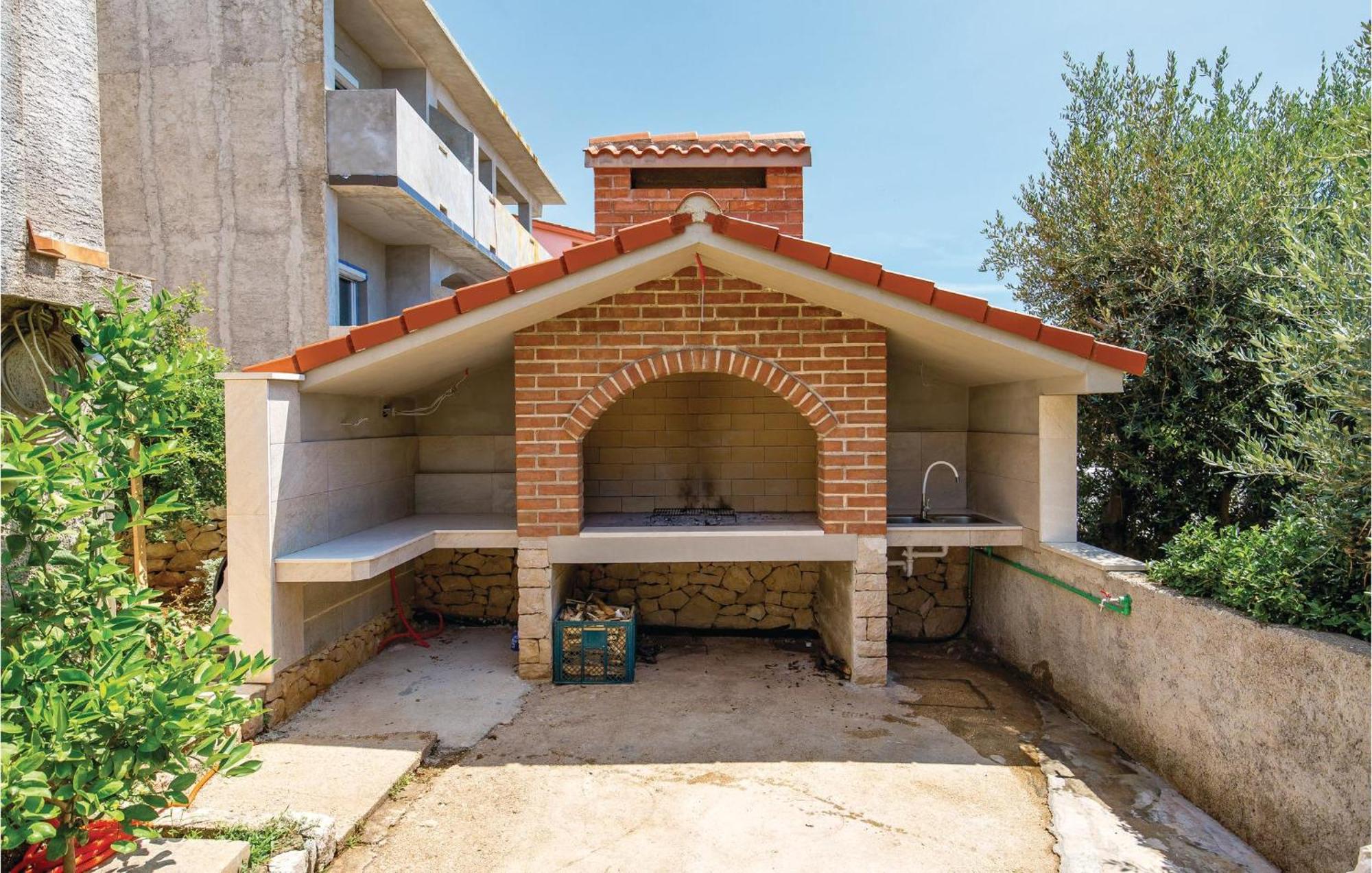 Gorgeous Apartment In Mandre With Kitchen Exterior photo