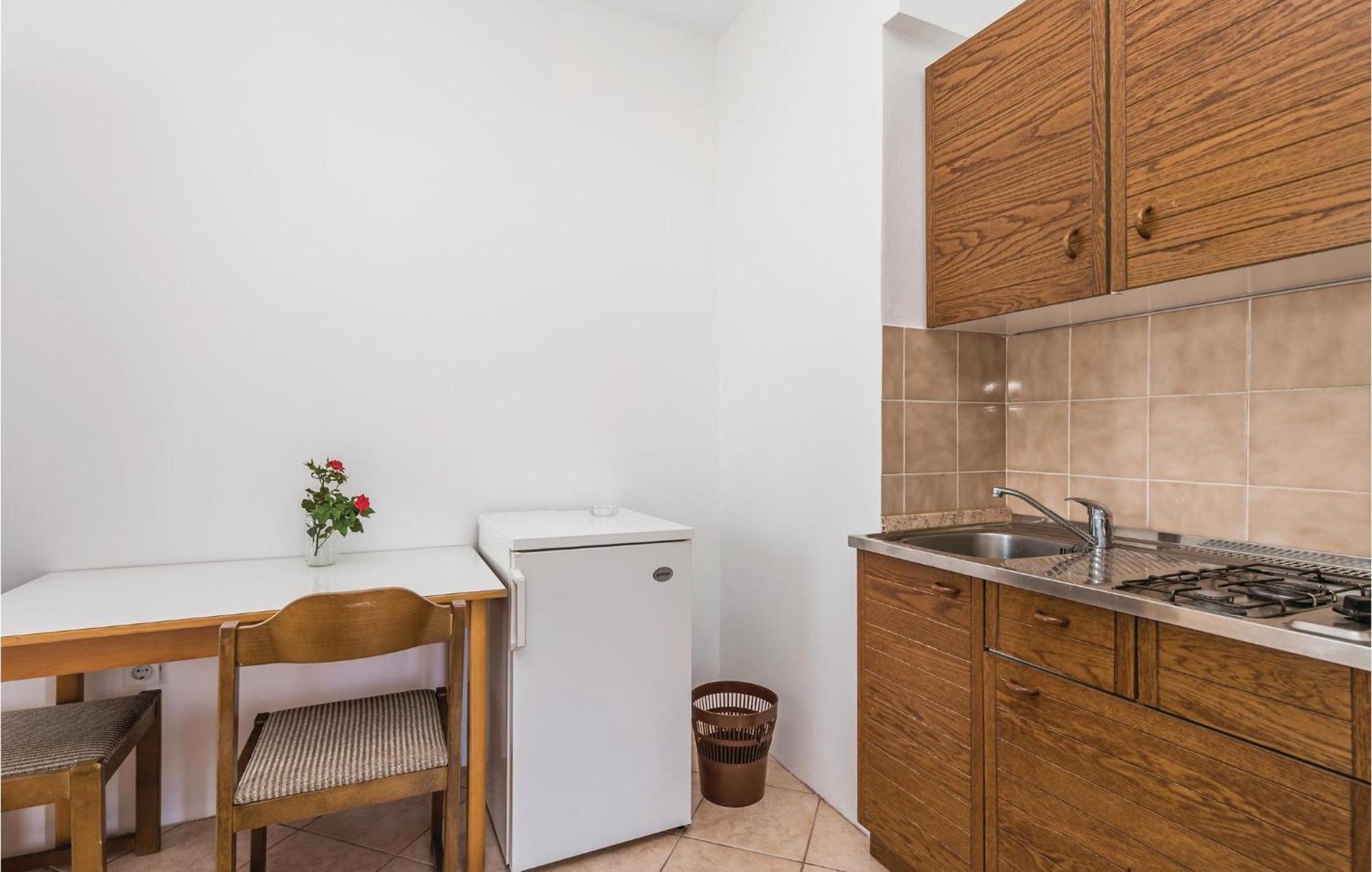 Gorgeous Apartment In Mandre With Kitchen Exterior photo
