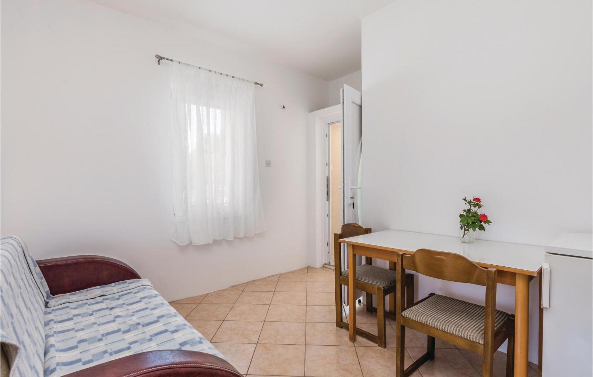 Gorgeous Apartment In Mandre With Kitchen Exterior photo