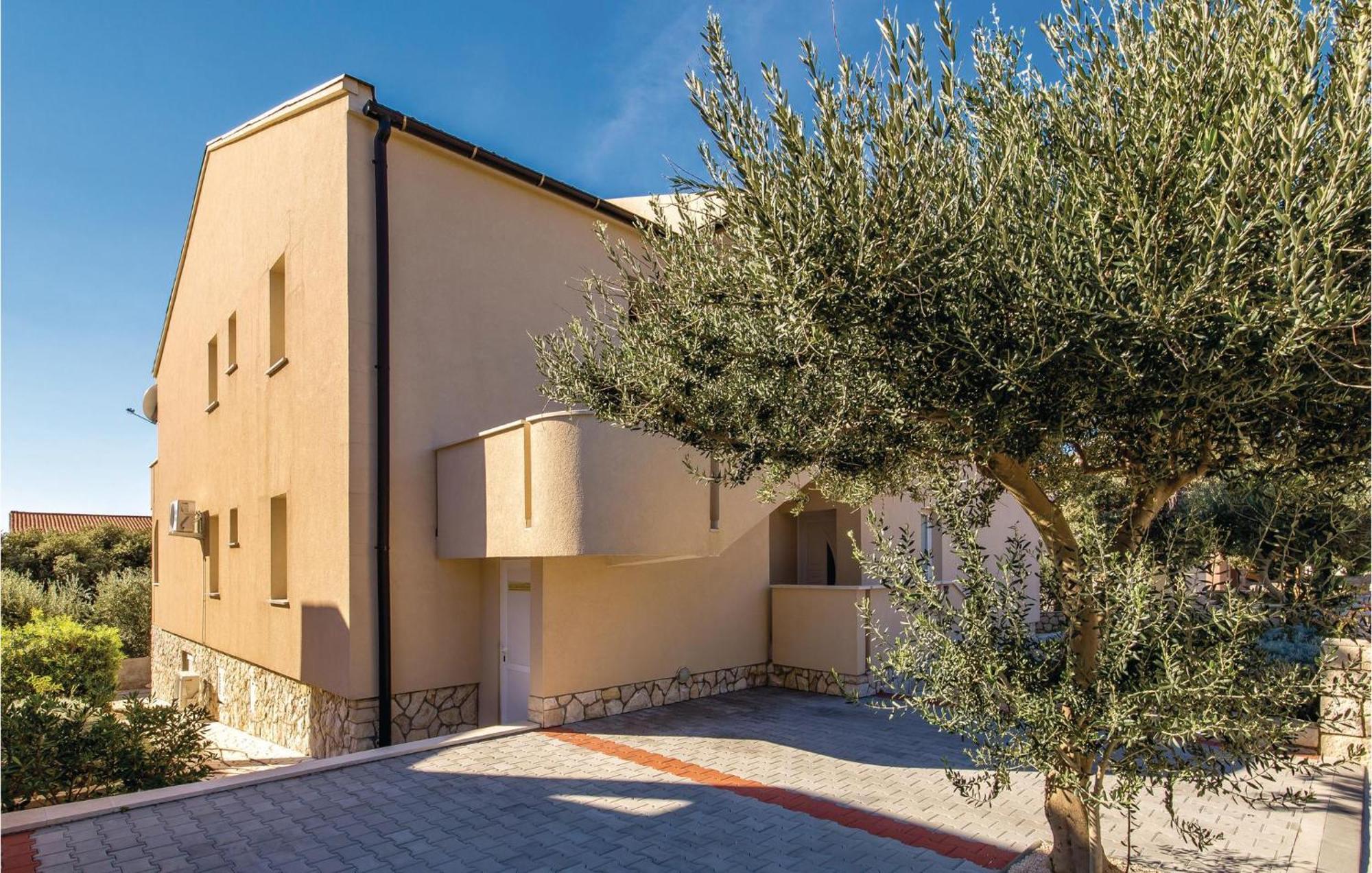 Gorgeous Apartment In Mandre With Kitchen Exterior photo